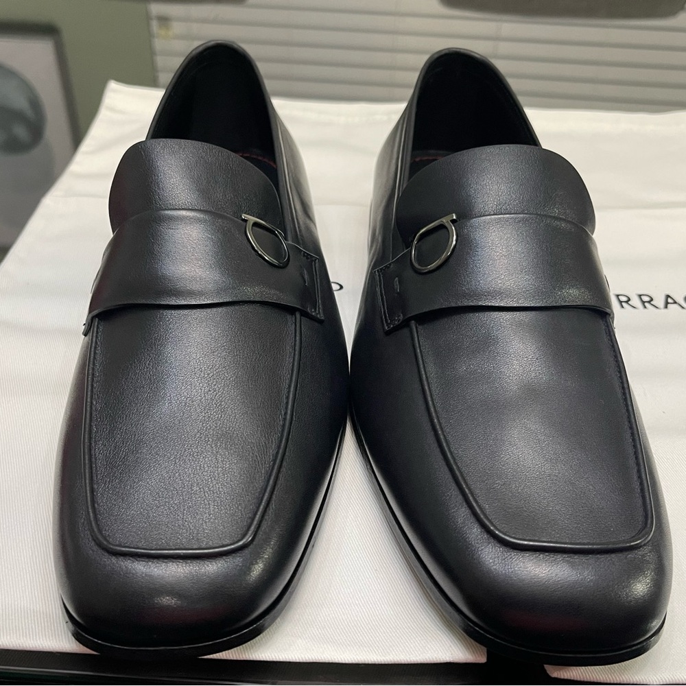 New in Box Black Ferragamo Moccasin with Gancini ornament Size 10 EE